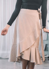 Load image into Gallery viewer, COCKTAIL - THE ART OF EVENING COUTURE